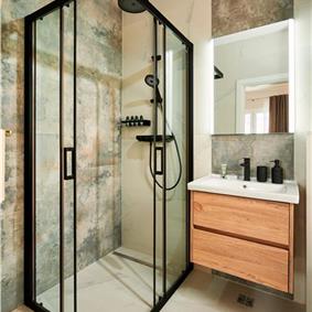 6 bedroom villa with heated pool near Omis, sleeps 12